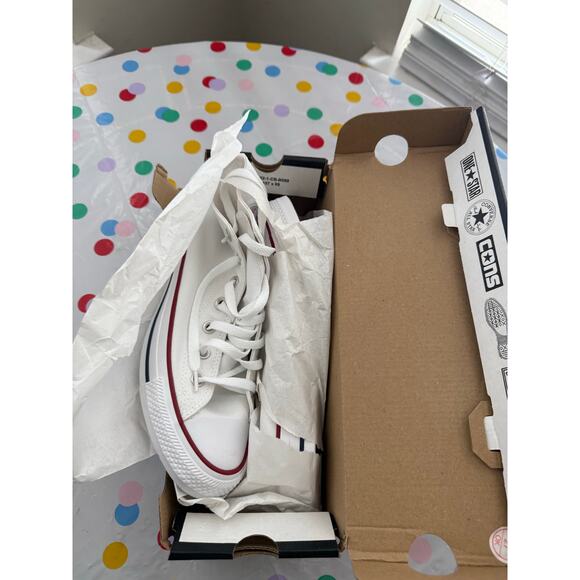 NEW IN BOX Converse Chuck Taylor High Tops – White Canvas – Women’s 7.5 - Picture 12 of 16